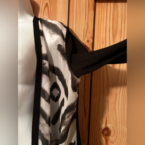 Chico’s Cardigan Travelers Open Front Women Size 2 Large Abstract Pockets Black - Picture 9 of 10